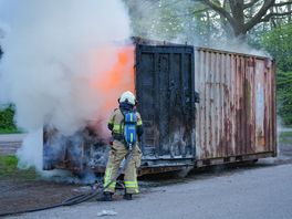 Brand in container met oud papier in Paterswolde