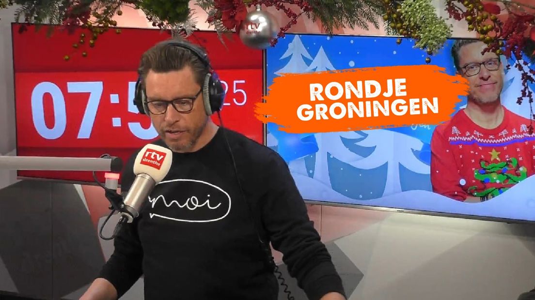 Presentator René Steenbergen met MOI-trui bij RTV Drenthe
