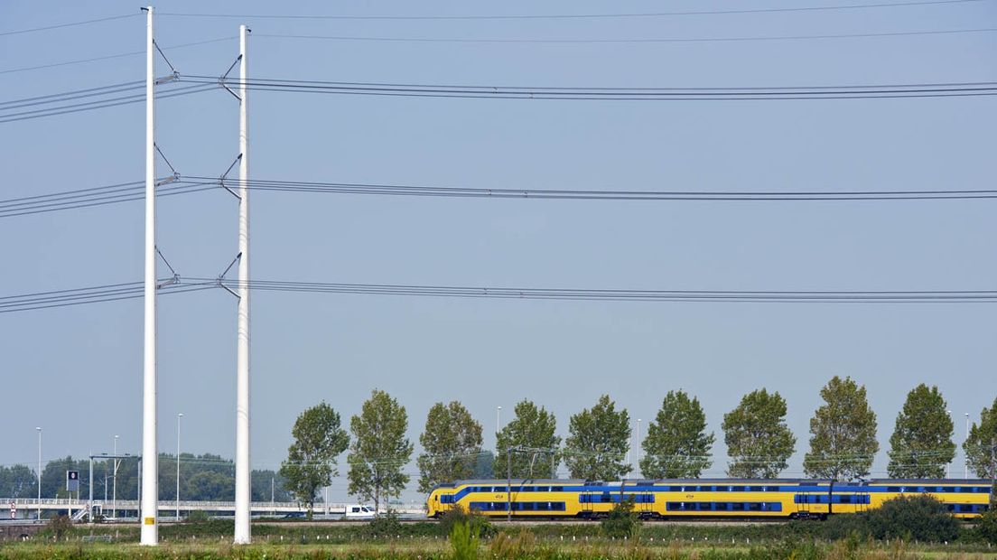 TenneT is gestart met de aanleg van de nieuwe hoogspanningsverbinding in de Achterhoek. De komende anderhalf jaar wordt er tussen Doetinchem en het Duitse Wesel een nieuwe 380 kV verbinding gebouwd. De verbinding is nodig omdat het elektriciteitsverbruik toeneemt.