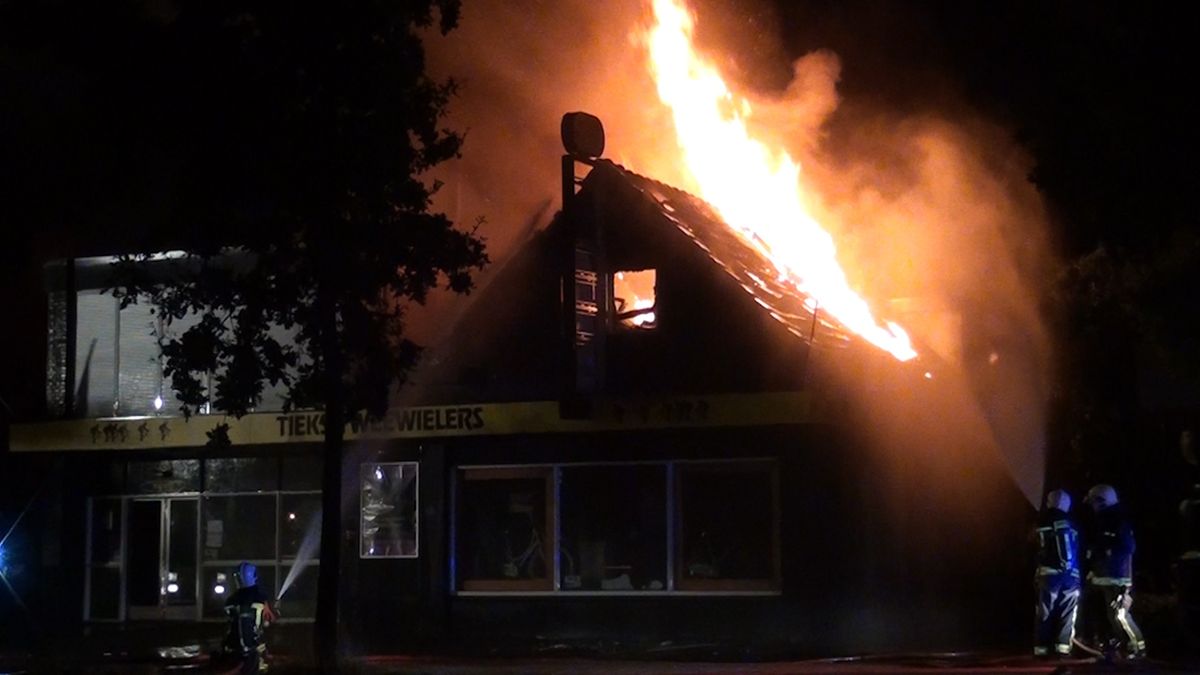 Fietsenzaak Nieuw-Weerdinge volledig afgebrand