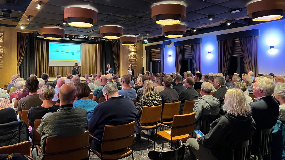 Ruim honderd Hooglanders kwamen naar de informatiebijeenkomst