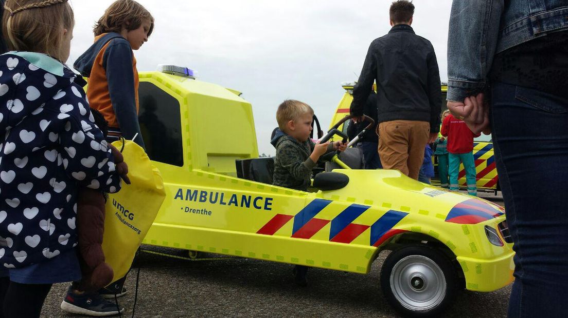 Een kleine ambulance (Rechten: RTV Drenthe / Nico Swart)
