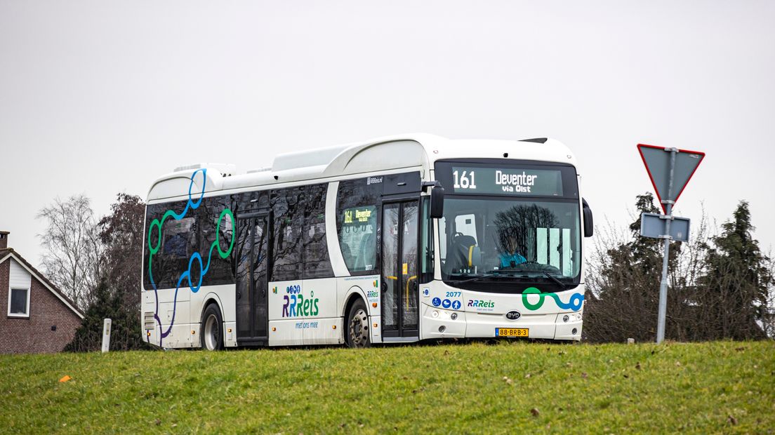 De bus van Deventer naar Zwolle via Olst.