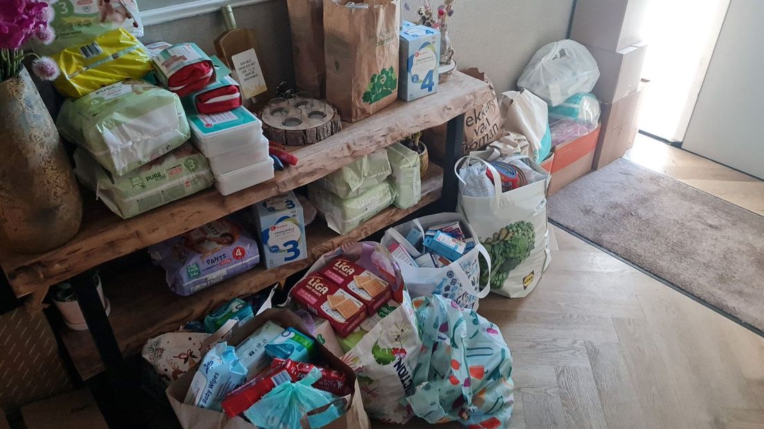 De woonkamer van Jeana staat vol tassen | Eigen foto