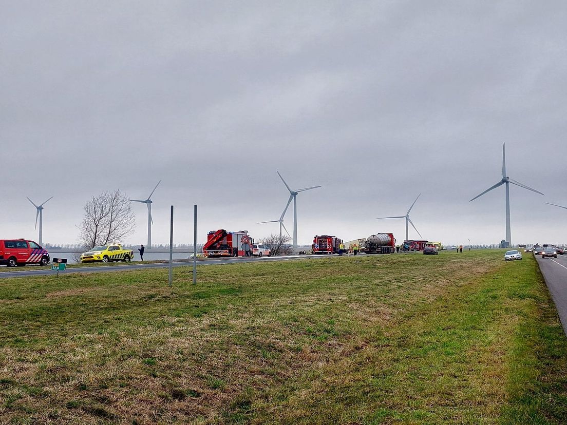 Bij de aanrijding kwam één inzittende om het leven.