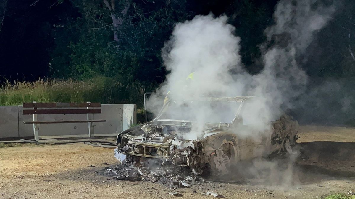 Auto volledig uitgebrand in Schimmert