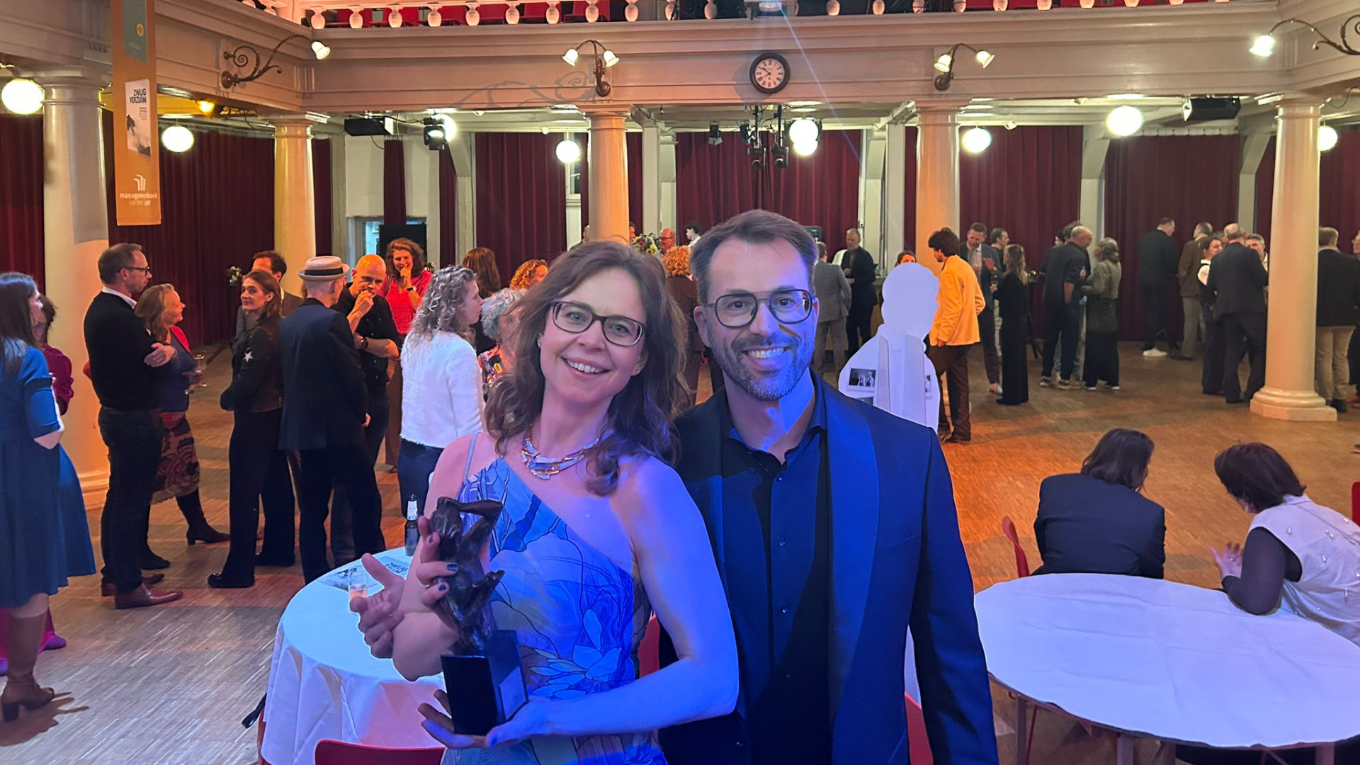 Boek van Filip over de overgang wint prijs: 'Viel bijna van mijn stoel'