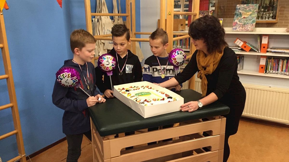 Basisschool in Witharen wint schoolreisje na recordverkoop kinderpostzegels