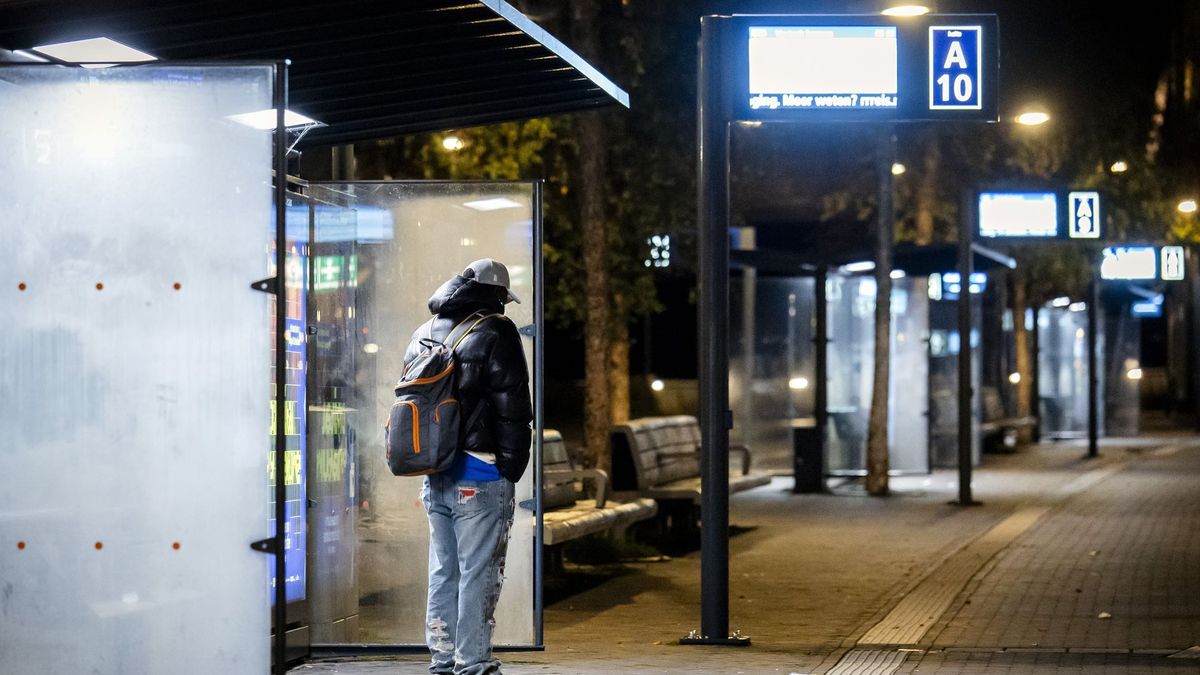 LIVE | Streekvervoer staakt • EBS rijdt 's ochtends niet