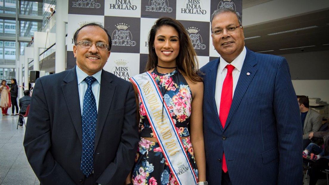 Miss India Holland met wethouder Rabin Baldewsingh en de ambassadeur van India dhr. Mukul