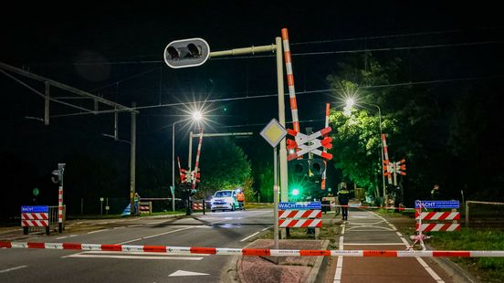 Fietser overleden na botsing met trein in Tynaarlo. Fietser overleden na botsing met trein in Tynaarlo.