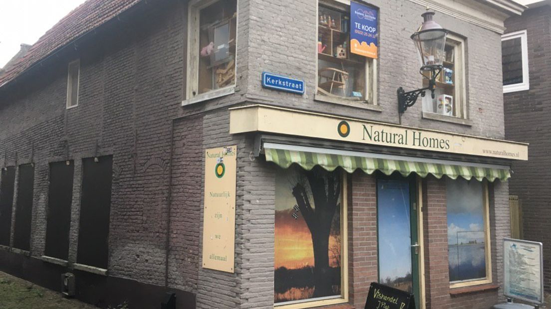 De speelgoedwinkel in Zwartsluis waar het gezin boven woonde (Rechten: RTV Drenthe/Robert Jansema)