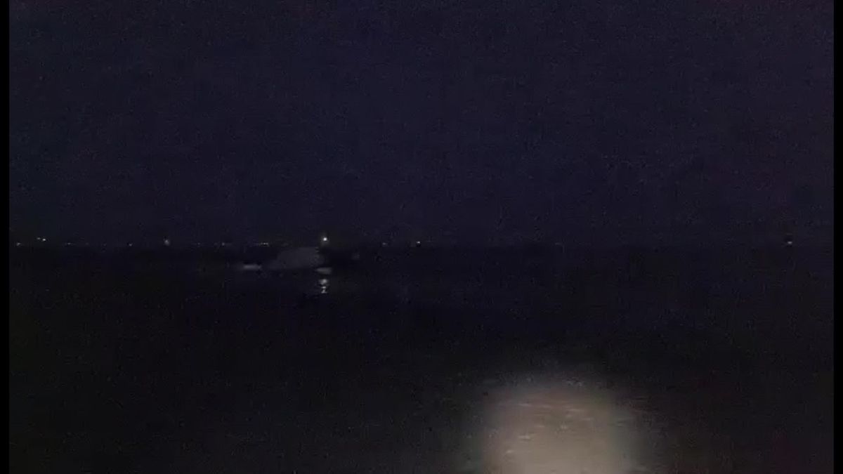 Vissers jagen met veel lawaai illegaal op vis