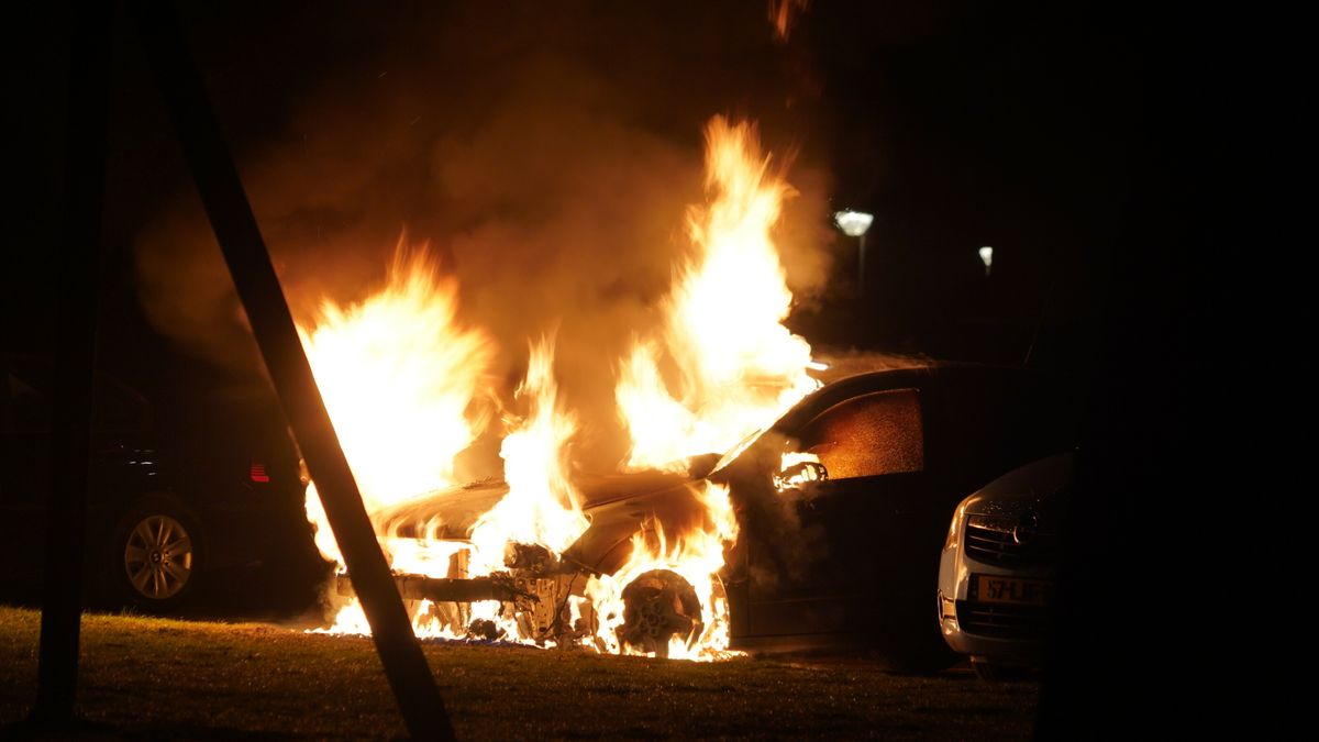 Tweede autobrand in Assen in korte tijd, politie onderzoekt verband