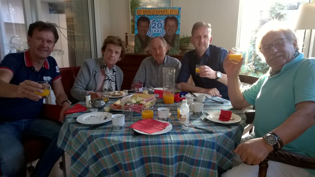 De Dikdakkers aan het ontbijt in Meppel (Rechten: RTV Drenthe/Frits Emmelkamp)