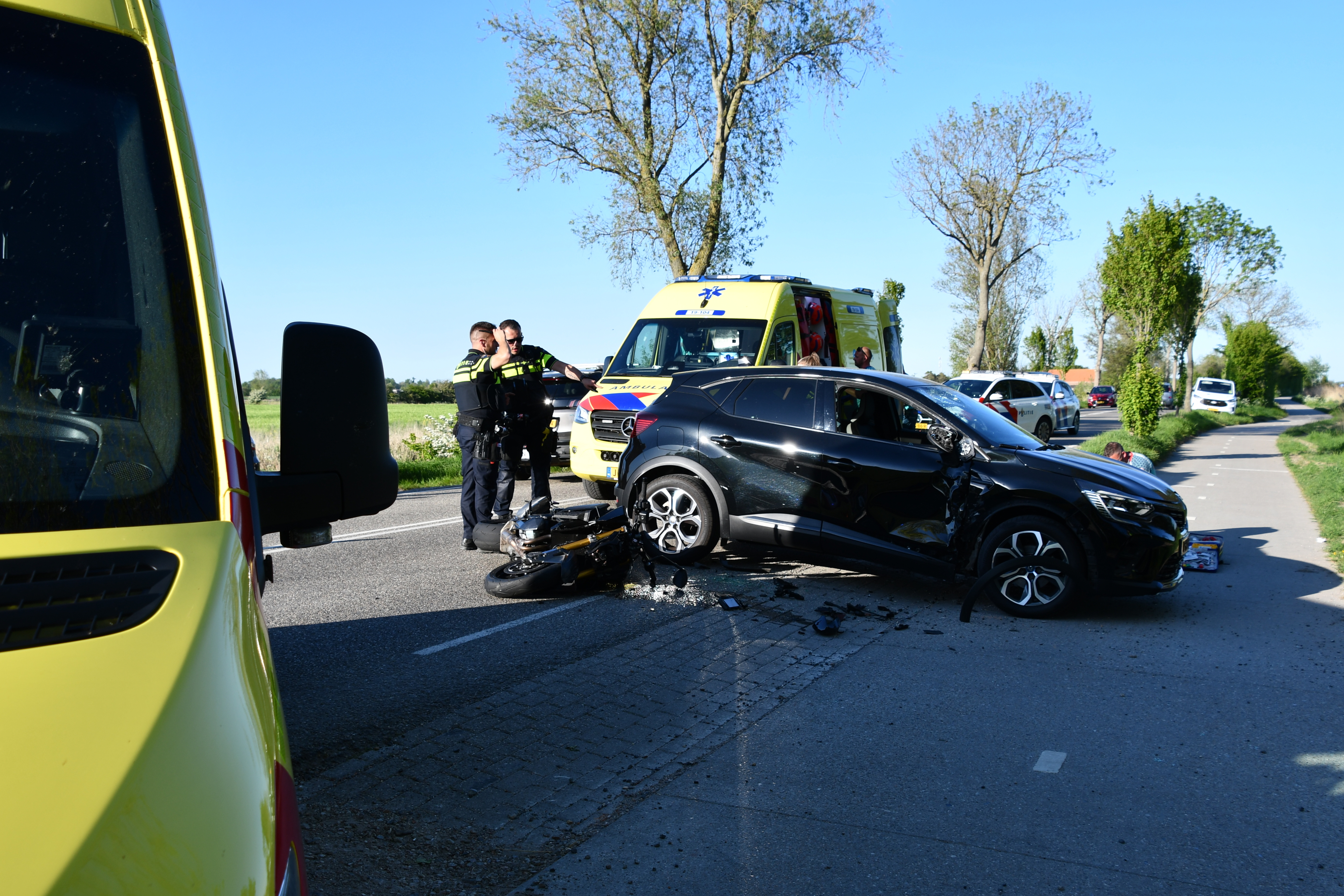 Motorrijder botst op automobilist bij Grijpskerke en raakt gewond