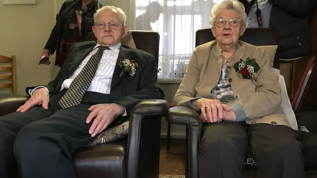 Arend en Aaltje Noordhuis vieren vandaag hun tachtigste huwelijksdag (Rechten: Serge Vinkenvleugel/RTV Drenthe)