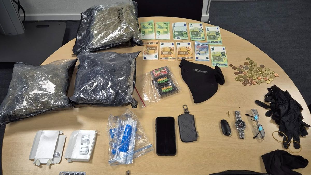 Man aangehouden in Kerkrade: kilo's drugs, skimutsen en cash geld in auto