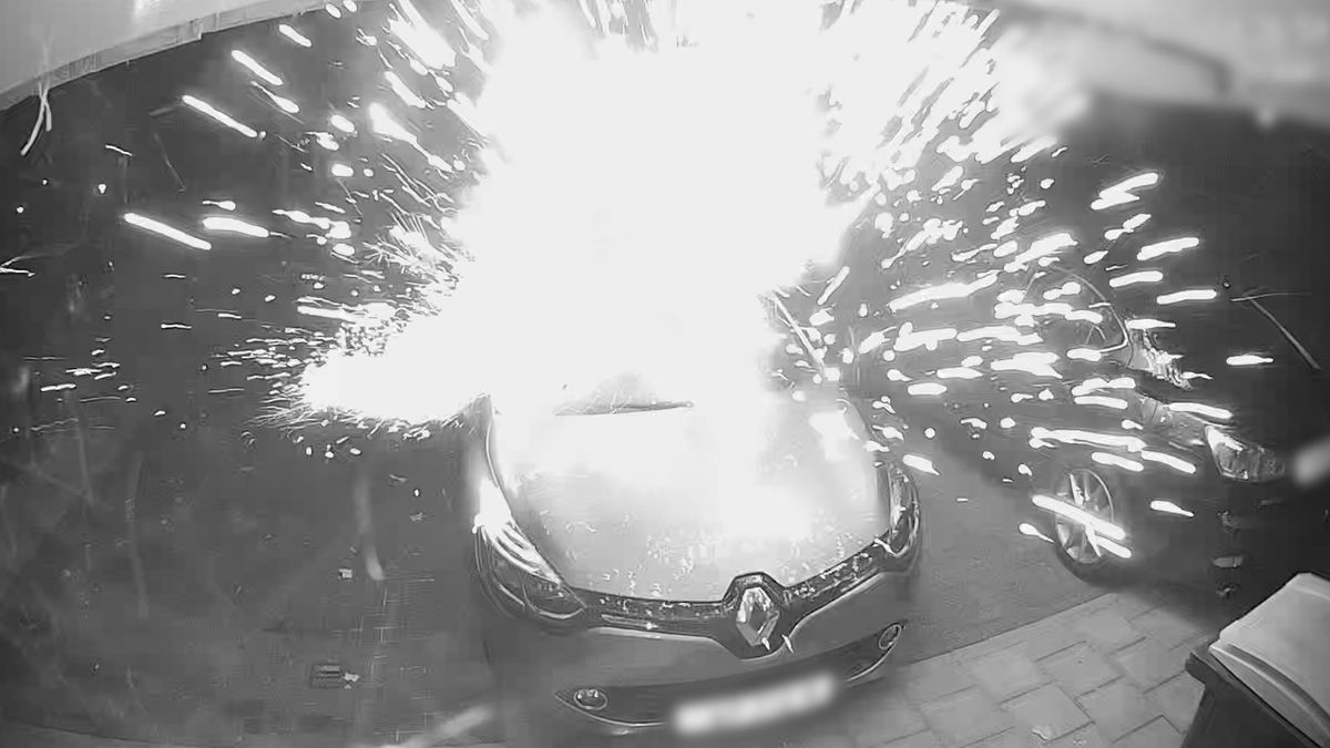 Drie explosies in één week bij woningen en auto’s in Enschede
