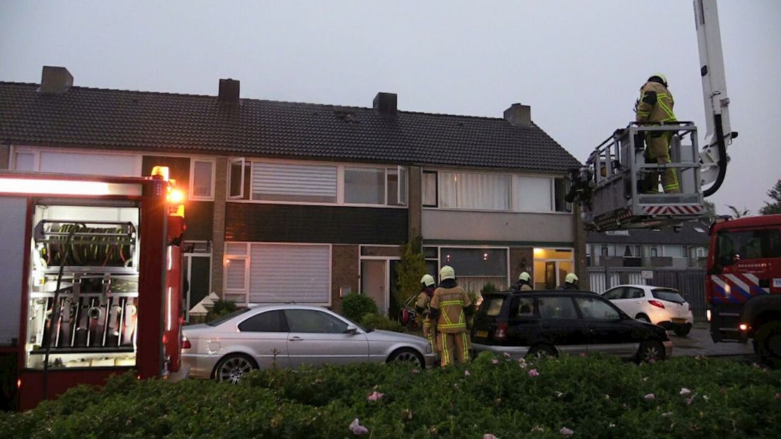 Blikseminslag mogelijk oorzaak brand in woning Enschede