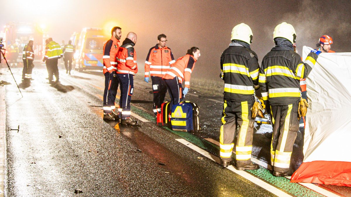 N351 dicht bij Makkinga na ernstig ongeluk in dichte mist