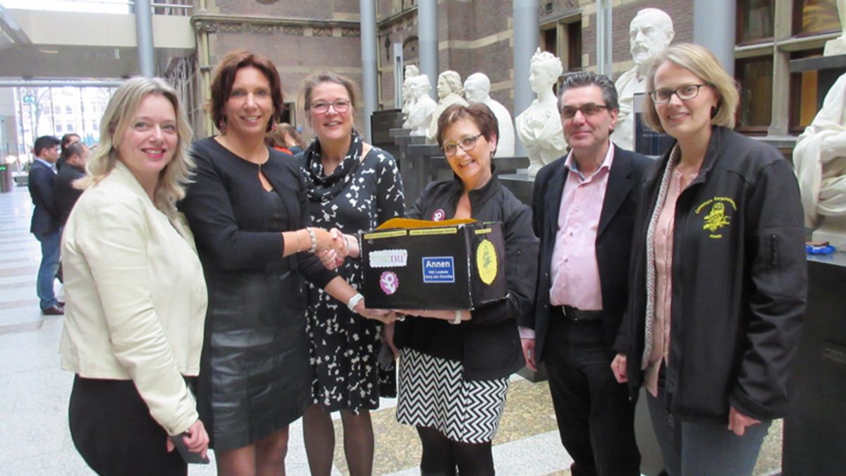 Inwoners Annen pleiten in Den Haag voor behoud apotheek