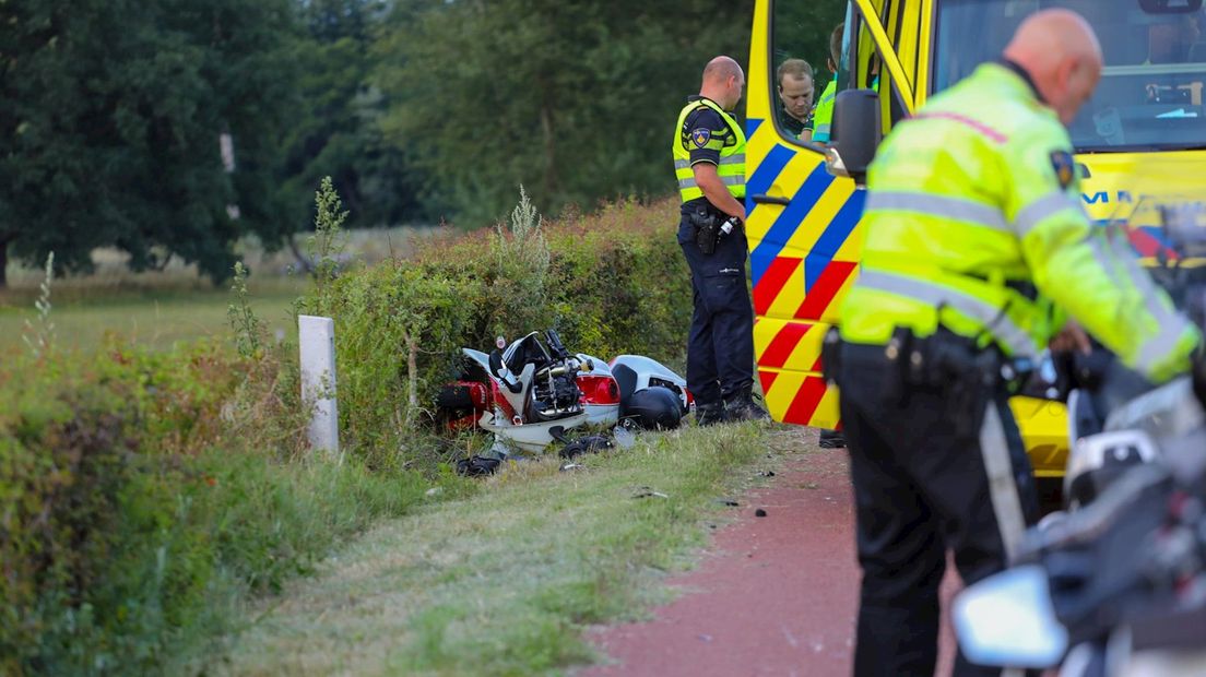 Motorrijder gewond bij ongeluk op dijk tussen Wilp en Deventer