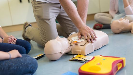 Per dag 2 Limburgers met hartstilstand: meer defibrillators in gemeenten Home