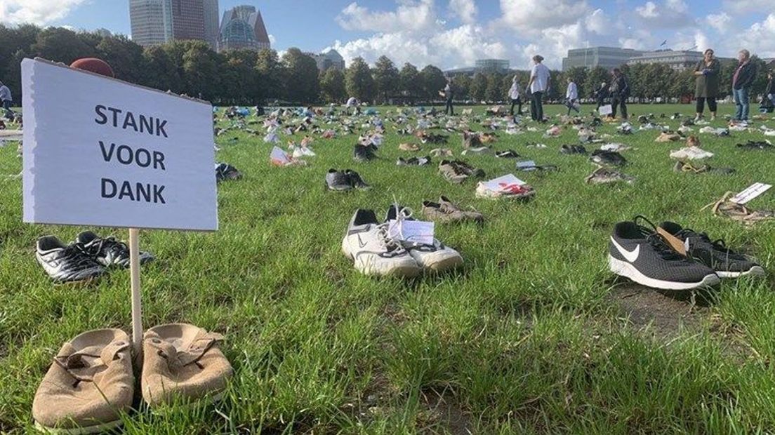 Duizenden schoenen op het Malieveld