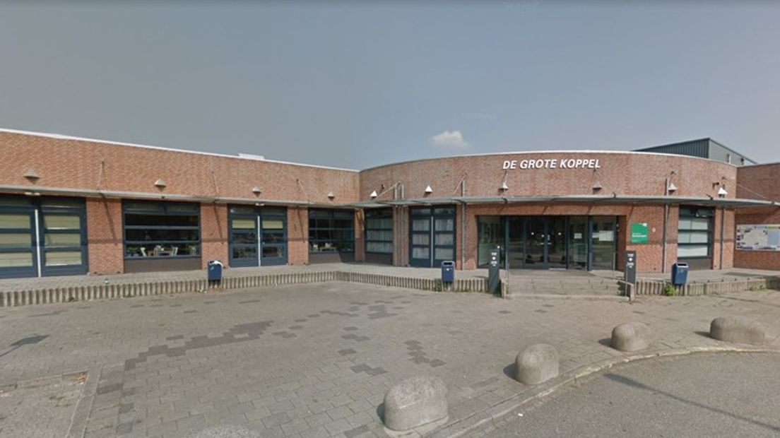 Een 21-jarige Arnhemmer wordt verdacht van ontucht met zes jongetjes in zwembad De Grote Koppel in Arnhem. De rechter buigt zich donderdag voor het eerst over de zaak.