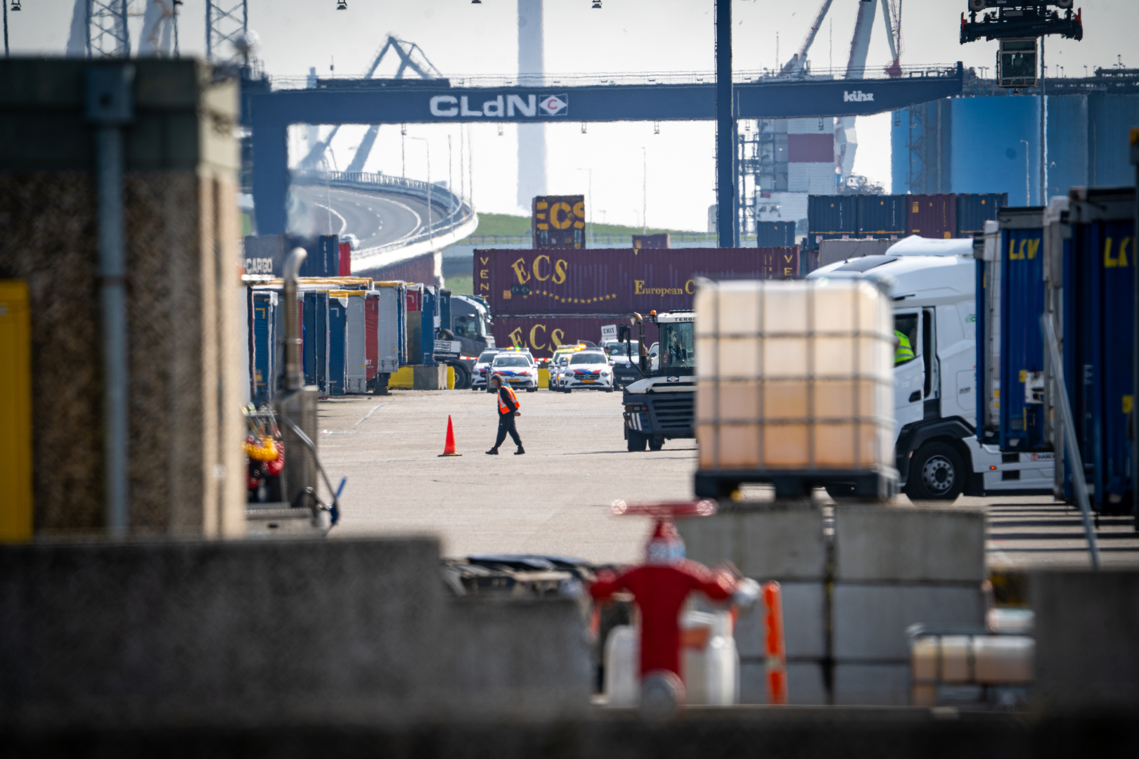 Het slachtoffer kwam tussen twee containers terecht.