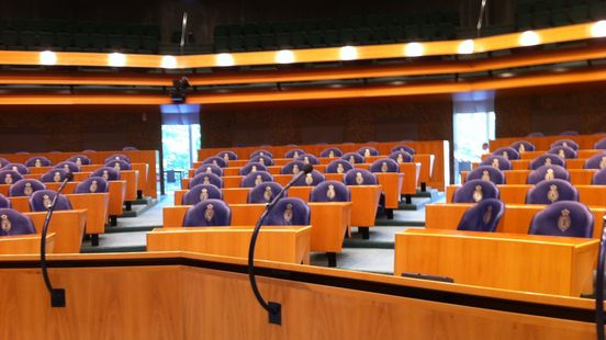 Man (19) die met mes Tweede Kamer binnendrong hoort celstraf eisen