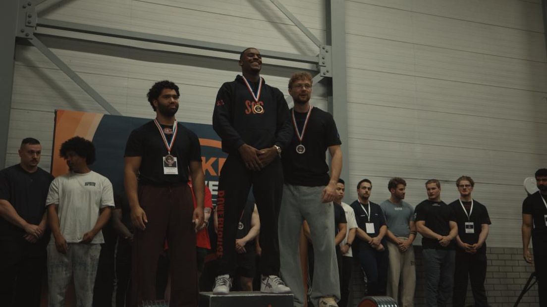 Joshua Ys op de hoogste podiumplaats
