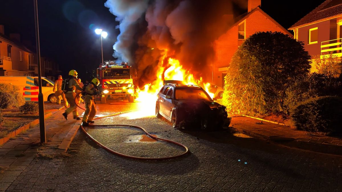 Auto vliegt opnieuw in brand na blussen in Melick