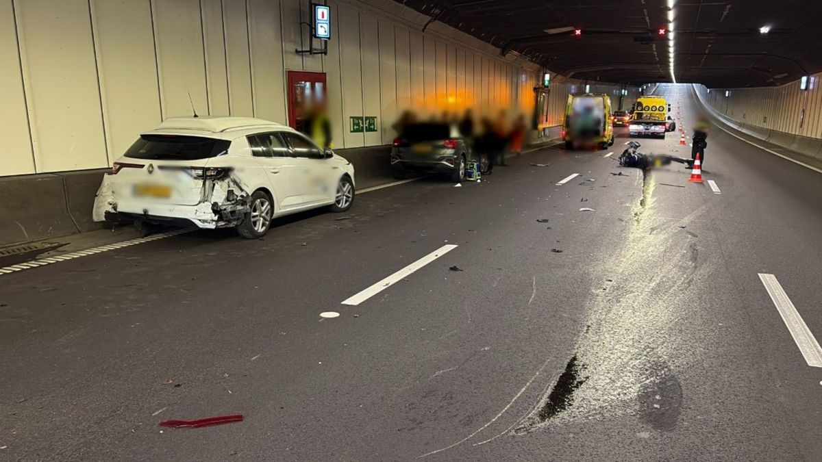 Nóg een ongeluk: tunnel dicht door kettingbotsing op snelweg