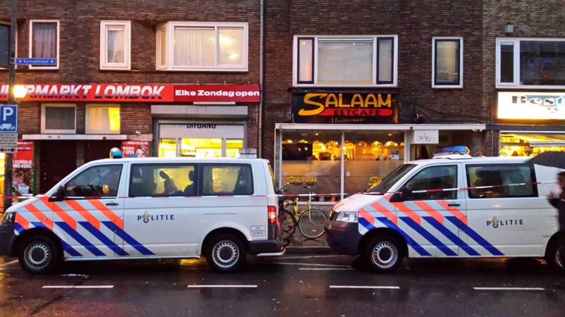 Eerder deze week viel de politie eetcafé Salaam aan de Kanaalstraat binnen.