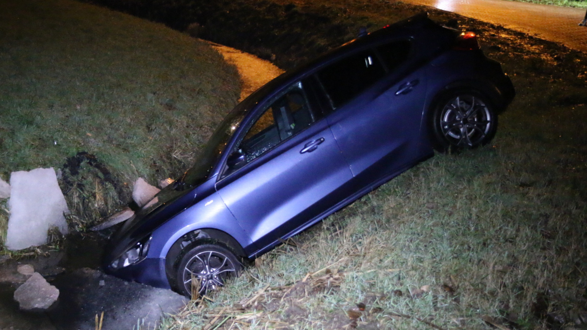 Bijna overal code geel vanwege gladheid, meerdere ongelukken.