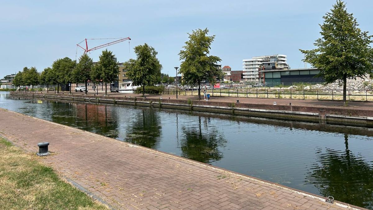 Theatervoorstelling Polderjongens zoekt met spoed boot door sluiting Twentekanaal