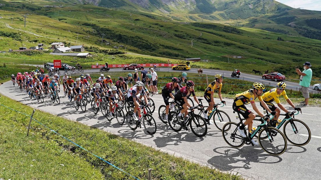 Tom Dumoulin, hier in actie tijdens de Dauphine, zal niet starten tijdens het NK in Drenthe (Rechten: EPA/Eddy Lemaistre)