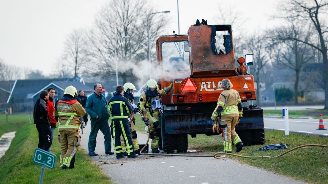 Graafmachine vat vlam bij Bornerbroek