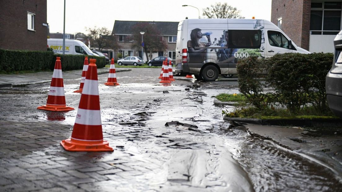 Het lek aan de Ferdinand Bolstraat in Hoogezand