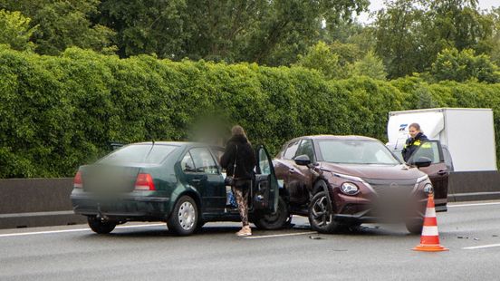 Vrouw uit België overleden bij ongeval tussen twee autos in Baarle-Nassau. Vrouw uit België overleden bij ongeval tussen twee autos in Baarle-Nassau.
