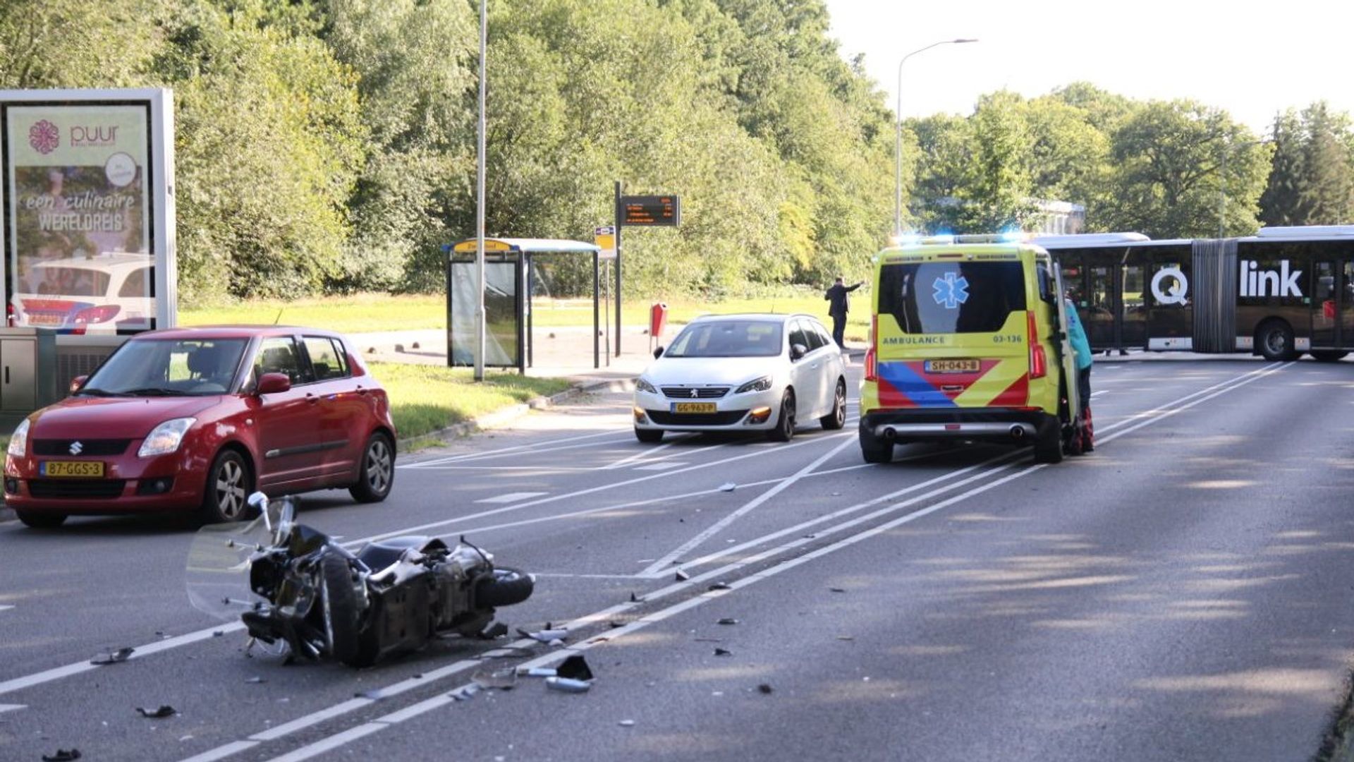 Scooterrijder Naar Ziekenhuis Na Botsing Met Bus In Emmen - RTV Drenthe