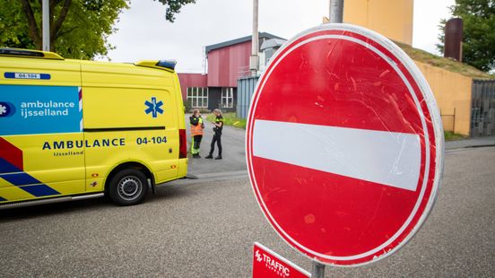 Verkeersregelaar aangereden in Zwolle. Verkeersregelaar aangereden in Zwolle.