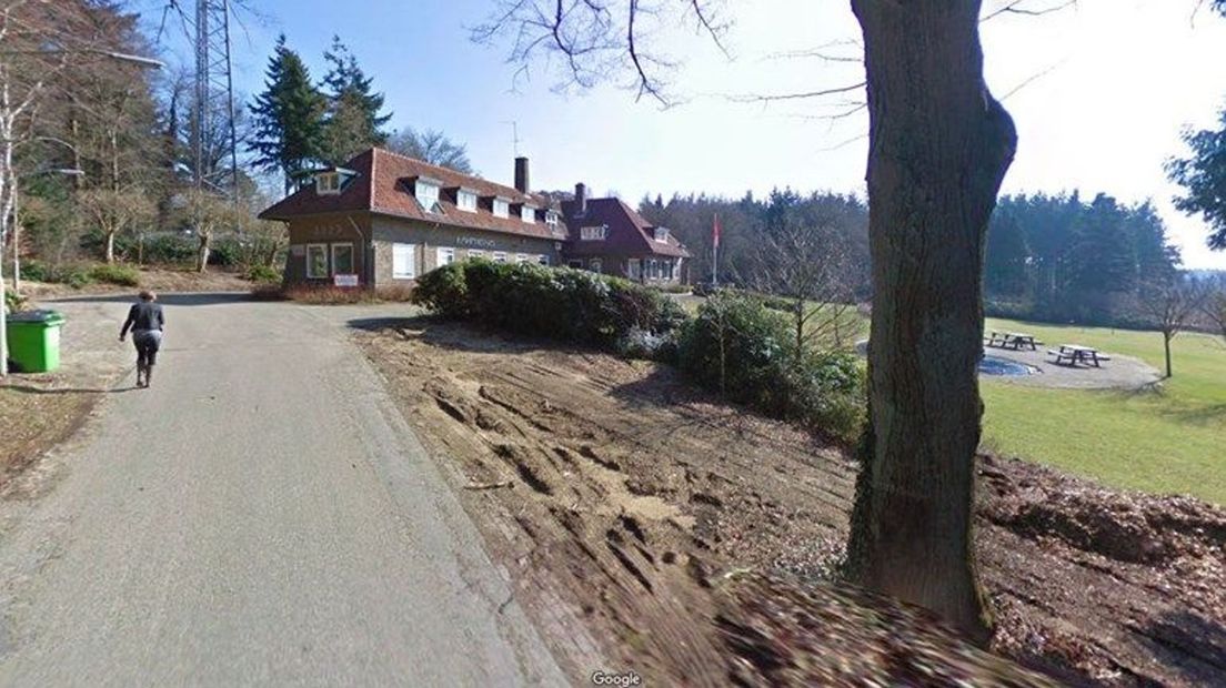 De voormalige ingang van het terrein van De Hoenderloo Groep.