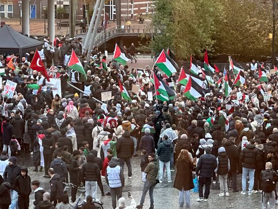 Ruim 500 betogers lopen mee met mars voor Palestina door Amersfoortse binnenstad