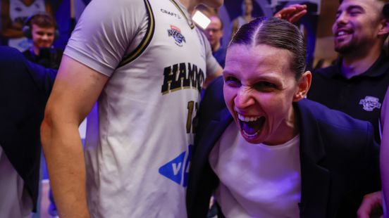 Bouzin schrijft basketbalgeschiedenis in Zwolle: eerste vrouwelijke coach die titel wint Home