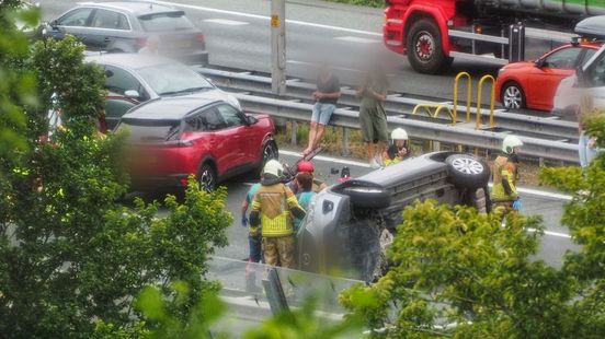 Ernstig ongeval met drie autos op A28, snelweg weer vrij. Ernstig ongeval met drie autos op A28, snelweg weer vrij.
