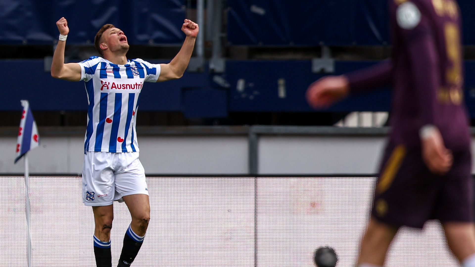 Van Hooijdonk nei de 1-0