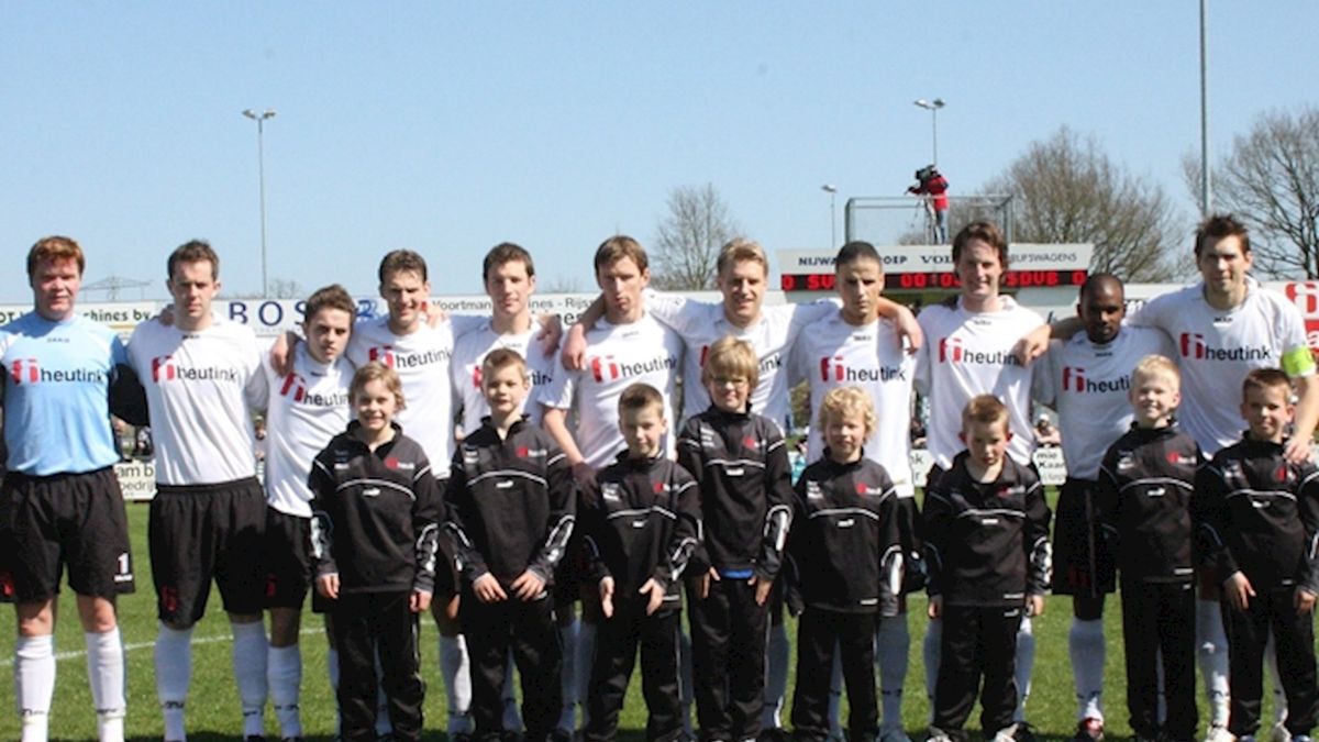 SVZW kampioen van eerste klasse D RTV Oost SVZW kampioen van eerste klasse D RTV Oost